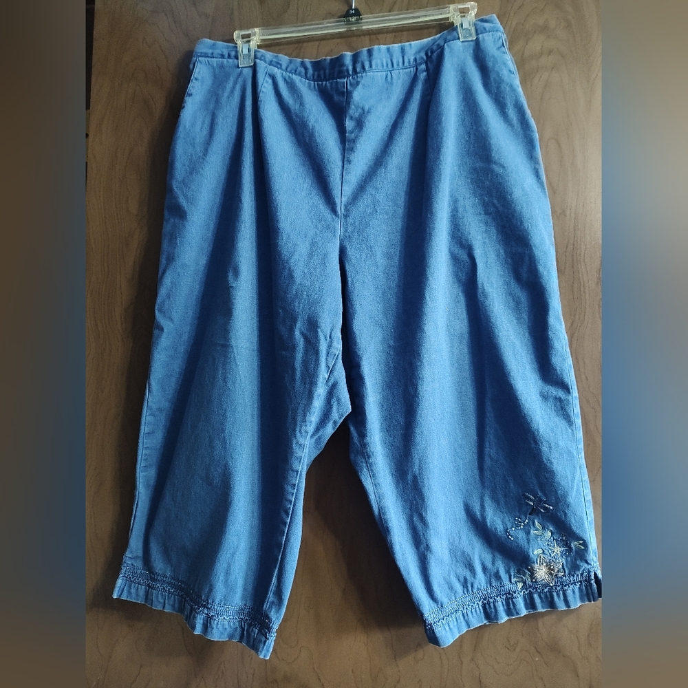 Alfred Dunner Ladies BlueJean Capri's. Size 22W. Inseam 20".